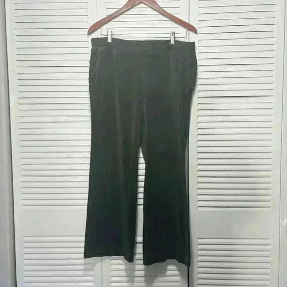 Charter Club Pants Velour Straight Womens Size M Petite Green Stretch Casual - Picture 2 of 4